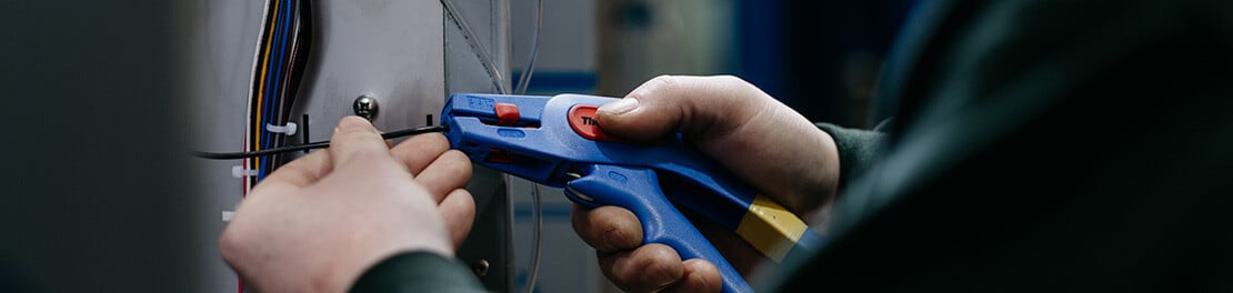 DDC Dolphin engineer working on machine3