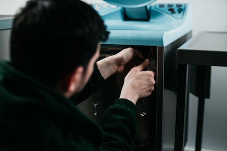 DDC Dolphin Engineer Servicing Sluice Machine